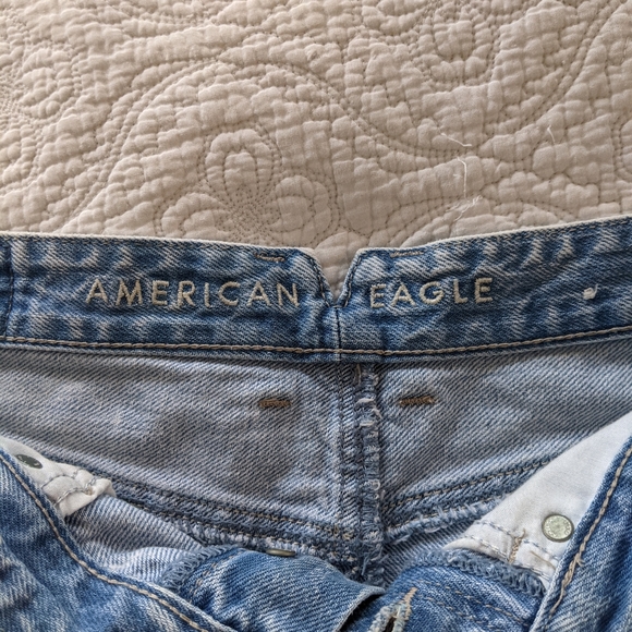 AE Mom button-up Jean Shorts (US-4) - Picture 3 of 10